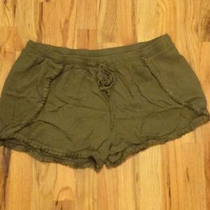 Army green cloth summer shorts